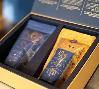 2 × 125 g – szemes kávé – Cradle of Coffee ajándékcsomag – 1895 Coffee Designers, Lavazza