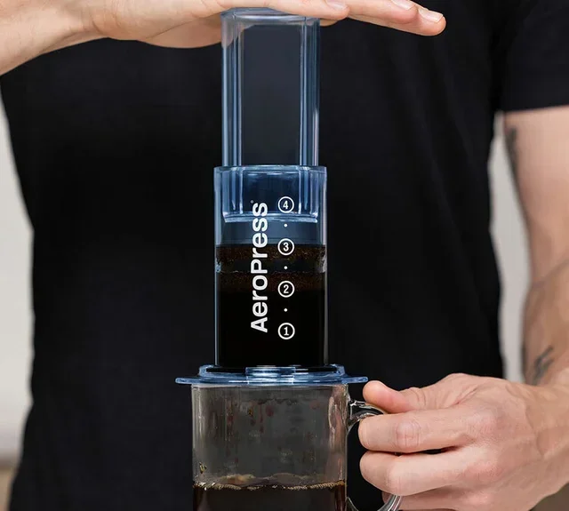 AEROPRESS Clear Blue portable coffee maker – transparent blue