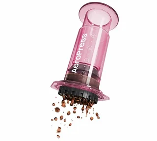 AEROPRESS Clear Pink draagbare koffiezetapparaat in transparant roze