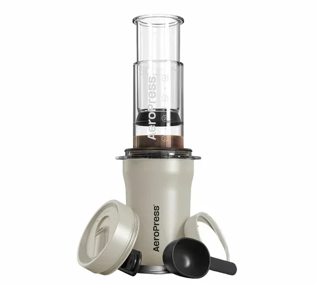 Cafeteira portátil AEROPRESS GO Plus Creme