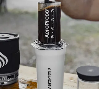 Przenośny ekspres do kawy AEROPRESS GO Plus Krem