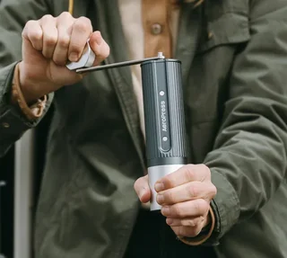 Moulin manuel AEROPRESS MG005 pour café