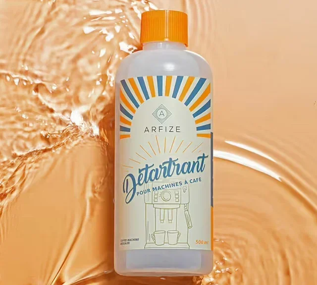 Detergente anticalcare ARFIZE, formula multiuso, confezione da 3 flaconi da 500 ml.