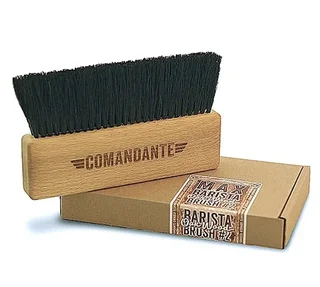 Barista Max #02 Oak Wood Mühlenbürste von Comandante