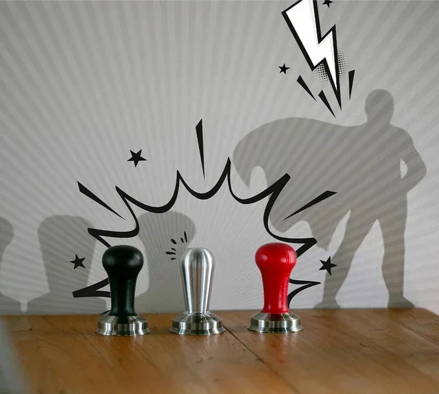 Тампер BARISTATOR 57,3 мм, висока прецизност, с червена дървена дръжка