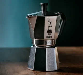 Cafetera Bialetti Moka Express 3 tazas + set 6 vasos 9 cl