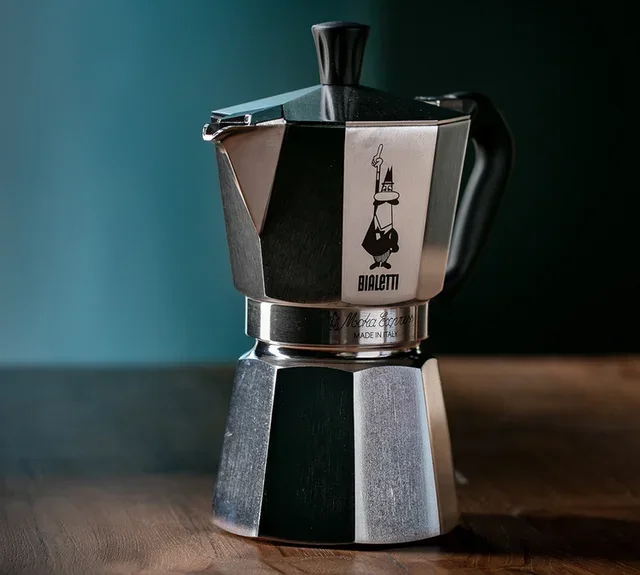 Cafetera Bialetti Moka Express 3 tazas + set 6 vasos 9 cl