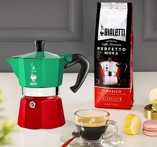 BIALETTI Moka Express Italia – Italiaanse koffiezetter 6 kopjes / 30 cl