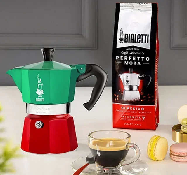 BIALETTI Moka Express Italia – Italiaanse koffiezetter 6 kopjes / 30 cl
