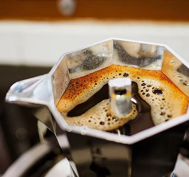 Pack Bialetti Moka Express 12 filiżanek + Kawa mielona Classico 250g