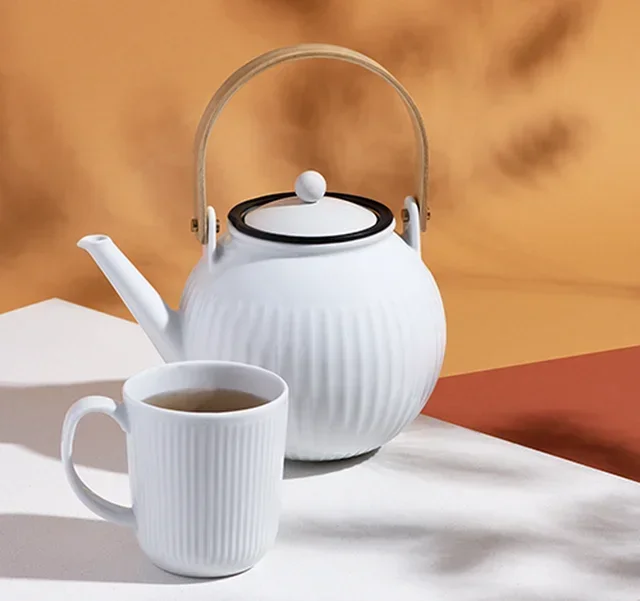 BODUM Douro dugattyús teáskanna, fekete porcelán, 1,5 liter.