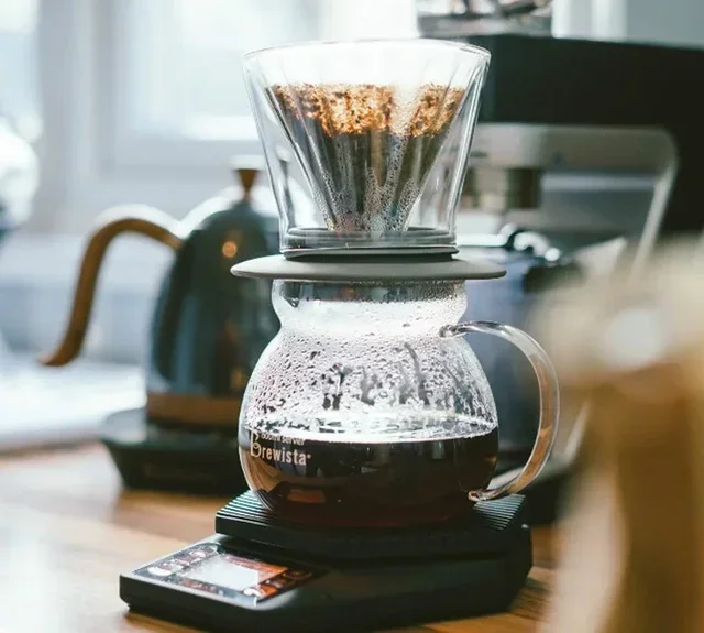 BREWISTA Smart Dripper – en kaffetrakter i glass som lager 2–4 kopper kaffe.