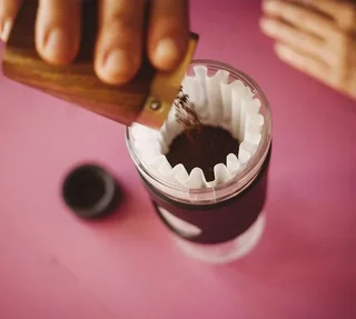 Преносима кафеварка с филтър и бутилка CAFFLANO Go-Brew, черна