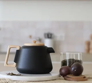 Cast iron teapot 1 L OGO LIVING Viggo black