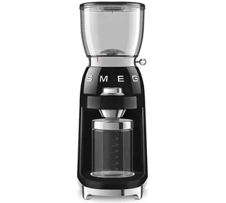 Кафемелачка SMEG CGF11BLEU в черен цвят, дизайн от 50-те години.