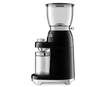 Кафемелачка SMEG CGF11BLEU в черен цвят, дизайн от 50-те години.