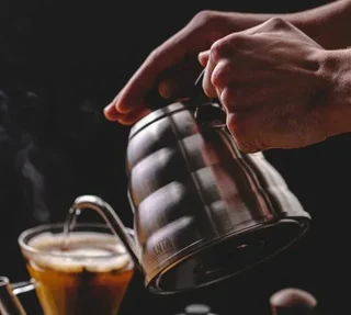 Kit Chemex n.º 3: Chemex 6 chávenas + moinho Kottea + jarra D-Kanta + filtros