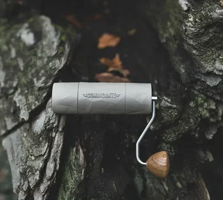 Handmatige koffiemolen COMANDANTE X25 Trailmaster Dune