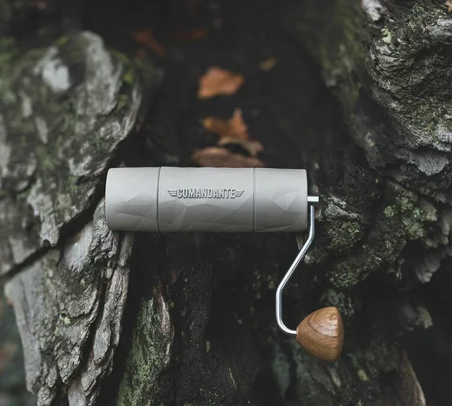 Handmatige koffiemolen COMANDANTE X25 Trailmaster Dune