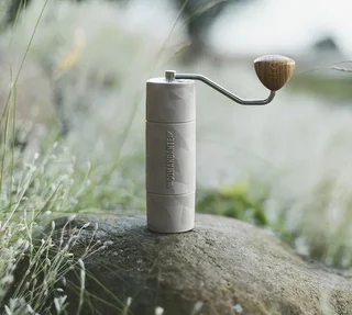 Handmatige koffiemolen COMANDANTE X25 Trailmaster Dune