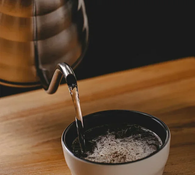 Jarro D-KANTA Pescoço de Cisne 1,2L Aço Inoxidável com Tampa - Profissional