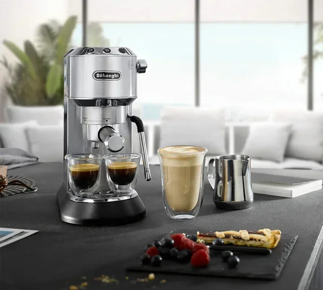 DeLonghi Dedica Arte EC885.M Metall Espressomaskin med LatteArt Ångmunstycke + Barista Kit