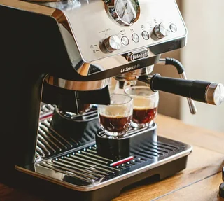 De'Longhi EC9155.MB La Specialista Arte -espressokone + barista-setti