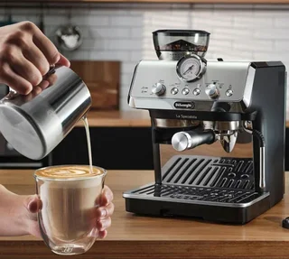 De'Longhi EC9155.MB La Specialista Arte -espressokone + barista-setti