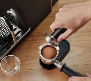 De'Longhi EC9155.MB La Specialista Arte -espressokone + barista-setti