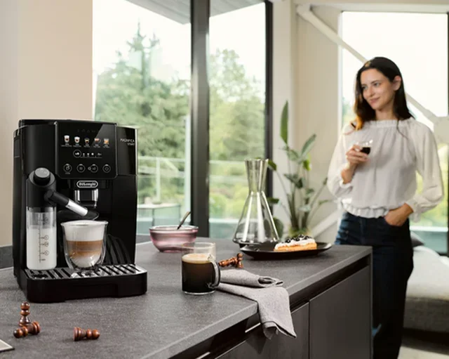 Máquina de Café Automática DELONGHI Magnifica Start FEB 2291.B - Preta