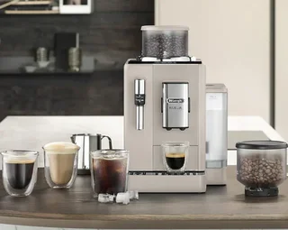 Macchina per Espresso con Macinacaffè DeLonghi Rivelia FEB 4435.BG Sabbia