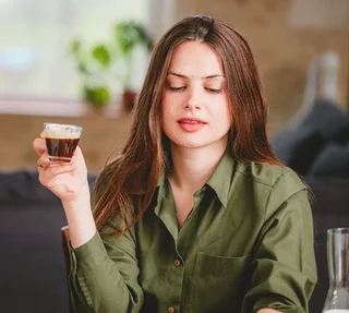 Macchina Caffè Automatica DeLonghi Rivelia FEB4455.B Nero Onice - Kit 4 Mesi Manutenzione