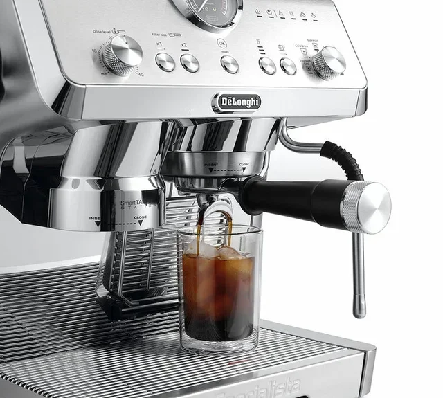 DE'LONGHI Specialista Opéra EC9555.M teljesen rozsdamentes acél eszpresszó gép