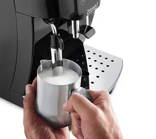Macinacaffè automatico DELONGHI Magnifica Start FEB 2221.B, colore nero + confezione con caffè per 4 mesi.