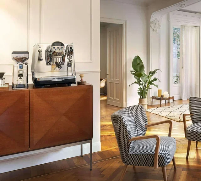 FAEMA Faemina espressolaite musta/kevyt anodisoitu