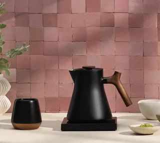 Fellow Corvo EKG Pro elektromos vízforraló 0.9L - Matt fekete juharfogantyúval