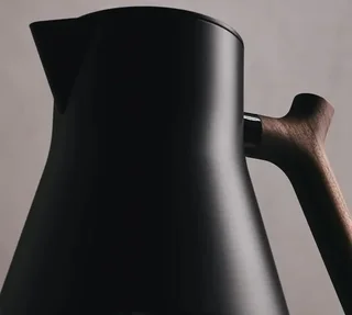 Fellow Corvo EKG Pro elektromos vízforraló 0.9L - Matt fekete juharfogantyúval