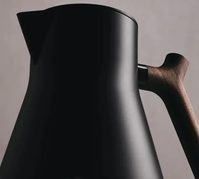 Fellow Corvo EKG Pro elektromos vízforraló 0.9L - Matt fekete juharfogantyúval