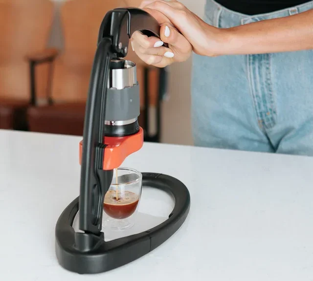 Macchina espresso a leva manuale FLAIR ESPRESSO Classic nera con manometro