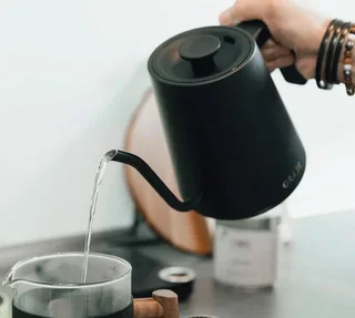 Βραστήρας GRAEF GK502 col de cygne μαύρος - 0,9L