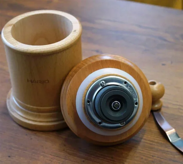 Moedor Manual HARIO Colonne CM-502C - Madeira Natural