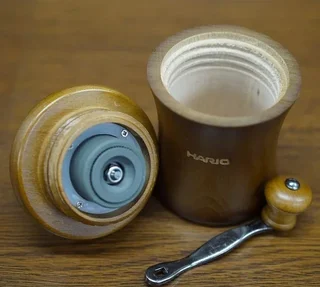 Handmatige koffiemolen HARIO Dome