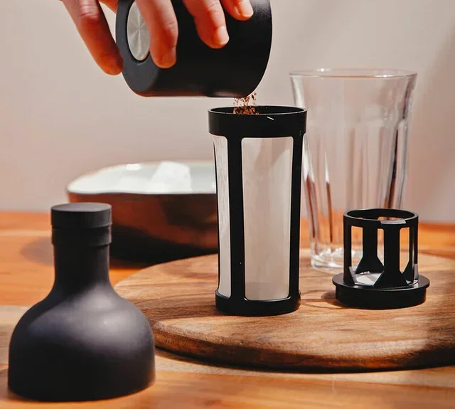 Bottiglia HARIO Filter-in per cold brew - estrazione caffè freddo - 700 ml - nero