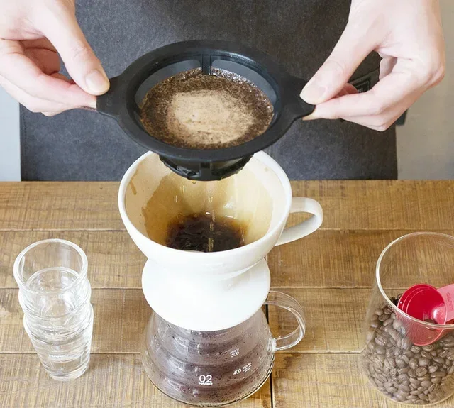HARIO W60 PDC-02-W Dripper i Porslin - 1 till 4 koppar - med permanent filter inkluderat