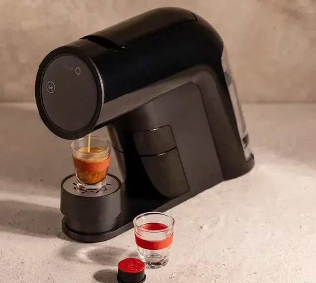Máquina de cápsulas ICONIQ preta – Delta Q