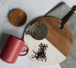 Taza para Infusiones Juliet en Gres 47,5 cl Rojo Burdeos con Tapa de Acacia - OGO Living