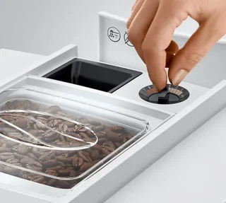 Macchina Caffè Automatica JURA E8 PianoWhite (EC) - Smart Connect Omaggio