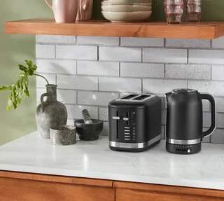 KitchenAid 2 viipaleen leivänpaahdin väri musta lakritsi 5KMT2109EBM