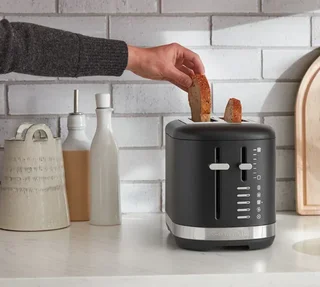 KitchenAid 2 viipaleen leivänpaahdin väri musta lakritsi 5KMT2109EBM