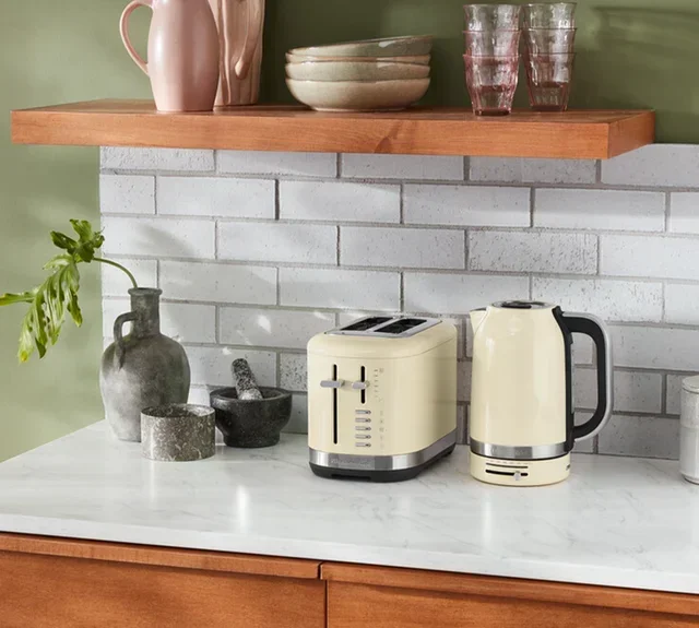 Kitchenaid Vannkoker Beige Krem 5KEK1701EAC 1,7 L med justerbar temperatur